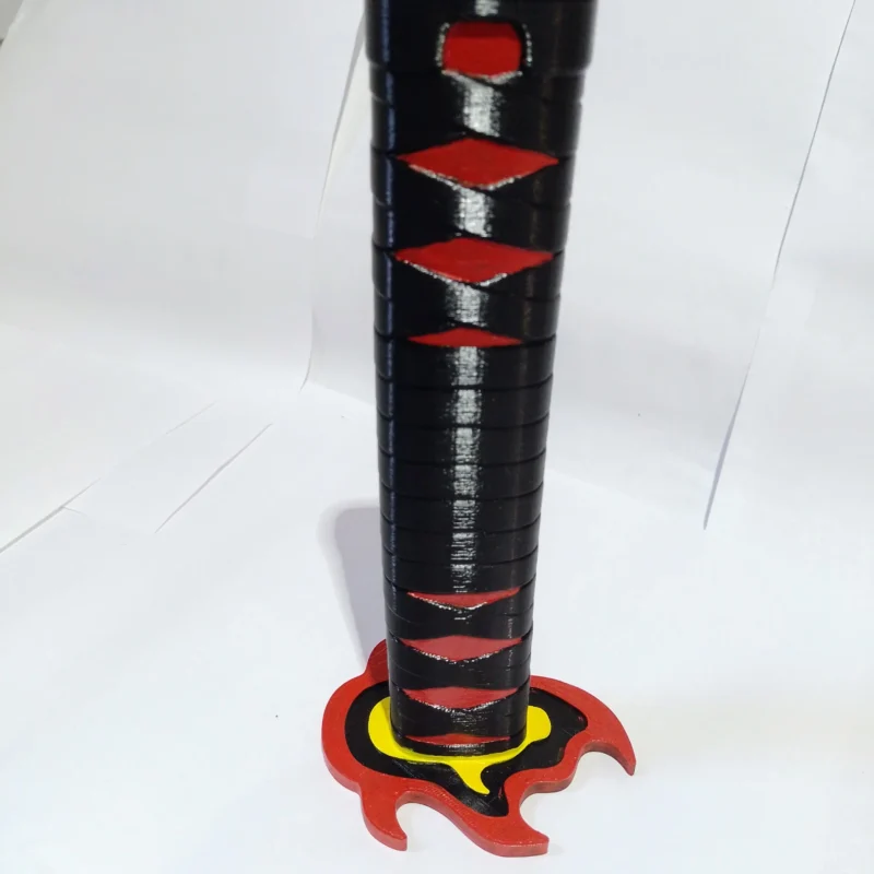 Espada do Tanjiro demons slayer pintada com preto vermelho amarelo